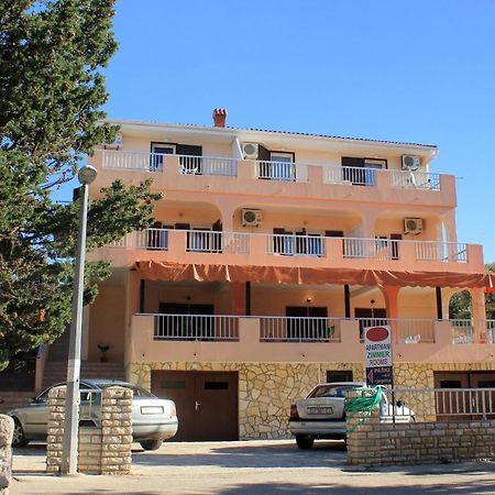 Apartments And Rooms By The Sea Mandre, Pag - 3557 Kolan Bagian luar foto