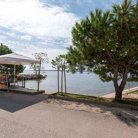 Apartments And Rooms By The Sea Mandre, Pag - 3557 Kolan Bagian luar foto