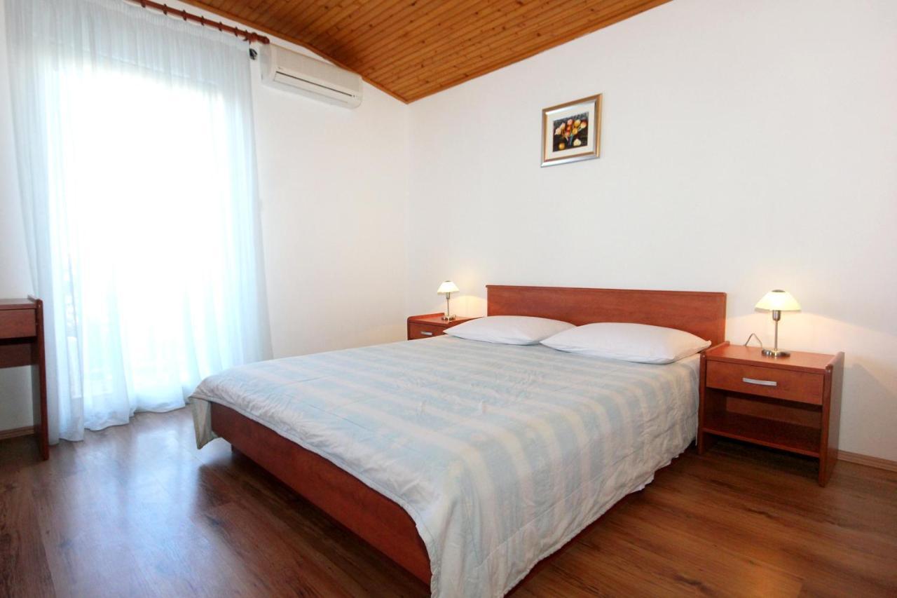 Apartments And Rooms By The Sea Mandre, Pag - 3557 Kolan Bagian luar foto
