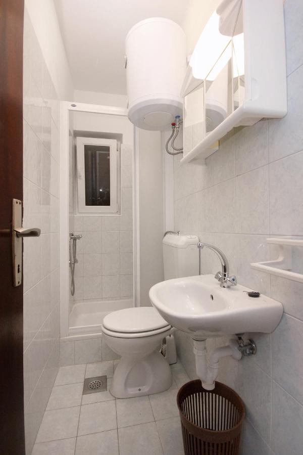 Apartments And Rooms By The Sea Mandre, Pag - 3557 Kolan Bagian luar foto