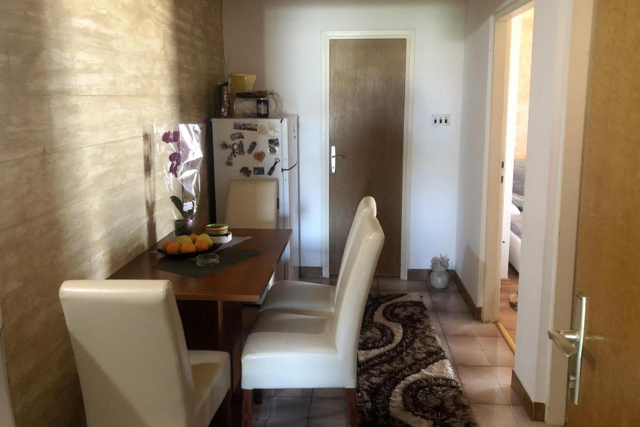 Apartments And Rooms By The Sea Mandre, Pag - 3557 Kolan Bagian luar foto