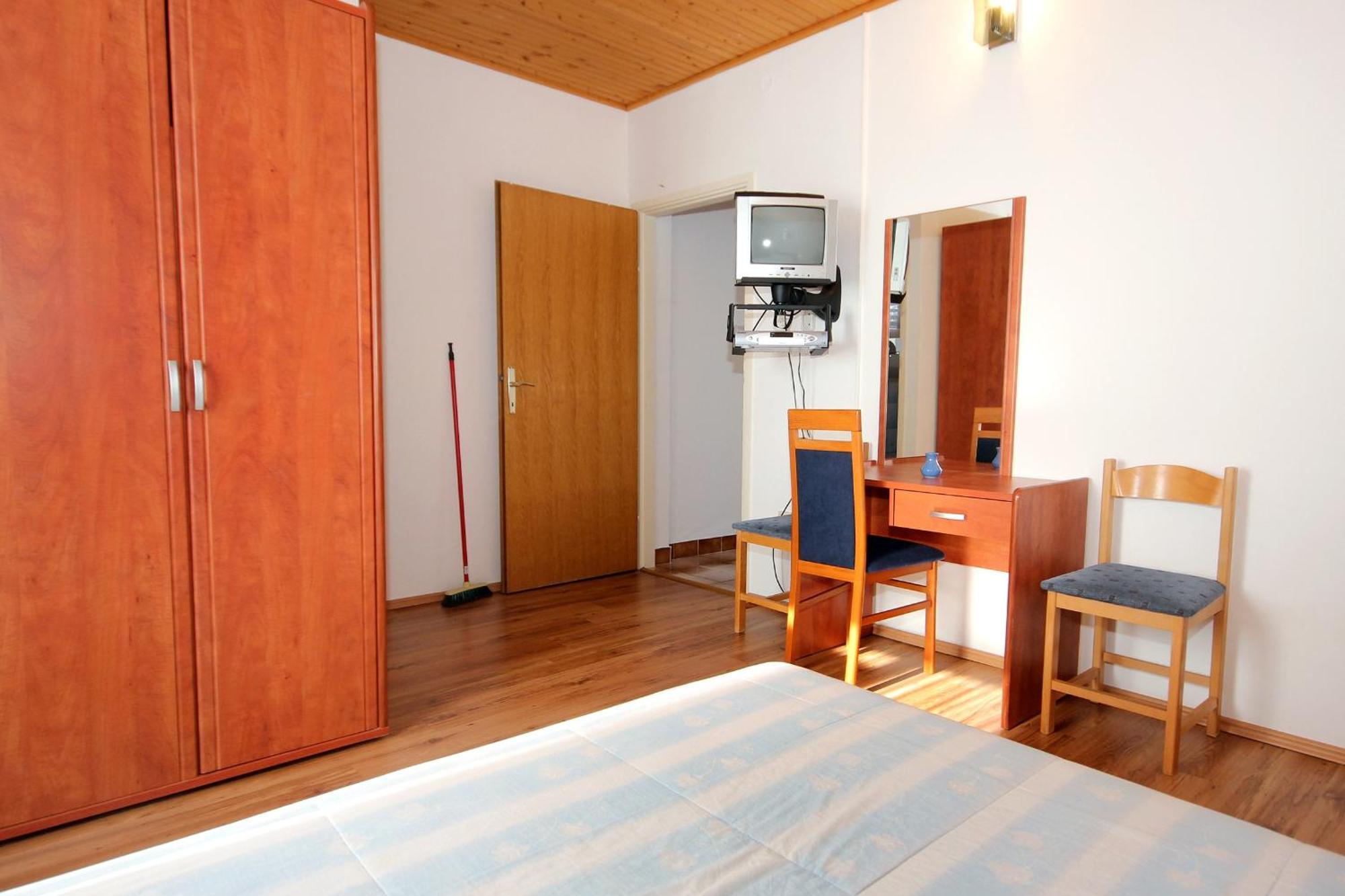 Apartments And Rooms By The Sea Mandre, Pag - 3557 Kolan Ruang foto